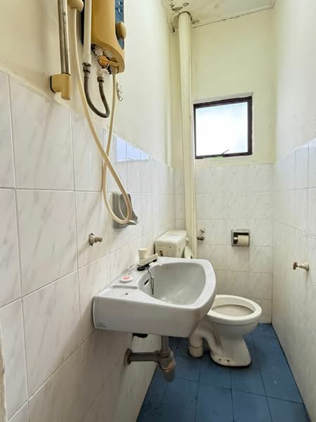 Flat for Sale at Kota Laksamana Utama - Elson Tay - Bathroom - PropertyGuru.com.my
