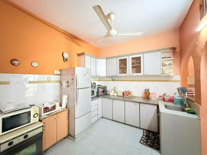 Double Storey House @ USJ 11 untuk Untuk Dijual - RM 880,000, Mac 2026 - Kitchen - PropertyGuru.com.my