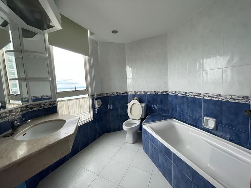 Condominium for Sale at Gurney Beach Resort - Ben Hew - Bathroom - PropertyGuru.com.my