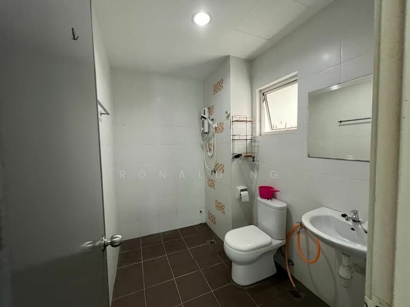 Apartment for Rent at One World 2 (1-Sky) - Ronald Ng - Bathroom - PropertyGuru.com.my
