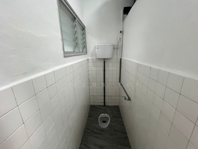 1-storey Terraced House for Sale in Ulu Tiram (Johor) - Marcus Tey - Bathroom - PropertyGuru.com.my