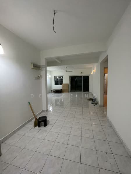 Damansara Villa, Taman Sea untuk Untuk Dijual - RM 595,000, Mac 2026 - Living Room - PropertyGuru.com.my