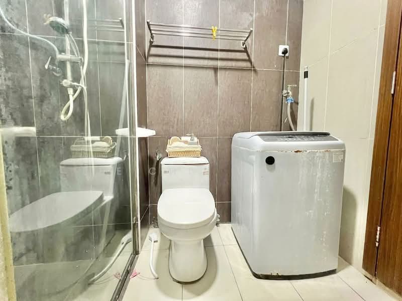 Service Residence for Sale at D'Secret Garden (Pangsapuri Kempas Indah) - Lee Chin Wong - Bathroom - PropertyGuru.com.my