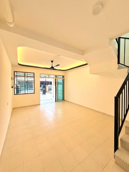 Taman Sri Kluang untuk Untuk Dijual - RM 230,000, Mac 2026 - Living Room - PropertyGuru.com.my