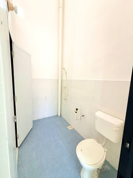 Kluang Kluangs untuk Untuk Dijual - RM 230,000, Mac 2026 - Bathroom - PropertyGuru.com.my