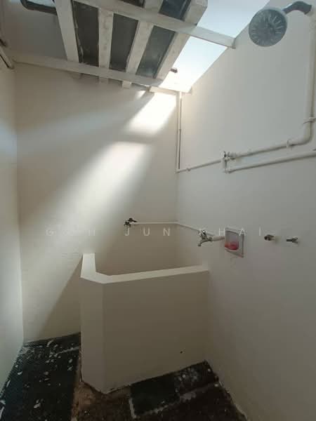 Single Storey Terrace @ Taman Seri Krubong untuk Untuk Disewa - RM 800 /bulan, Mac 2026 - Bathroom - PropertyGuru.com.my