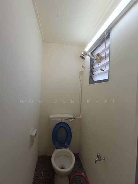 Single Storey Terrace @ Taman Seri Krubong untuk Untuk Disewa - RM 800 /bulan, Mac 2026 - Bathroom - PropertyGuru.com.my