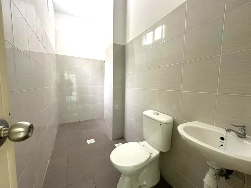Apartment for Rent at Seri Molek Perdana - Jason Chua - Bathroom - PropertyGuru.com.my