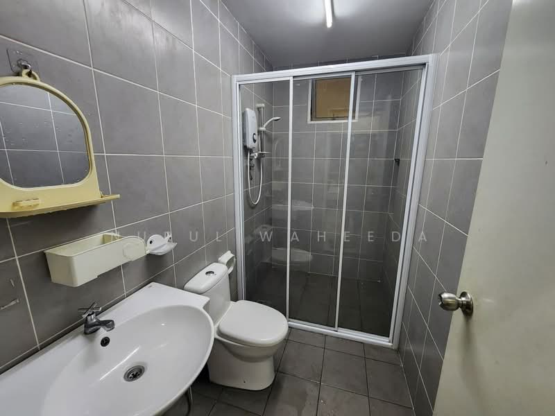 Service Residence for Rent at Savanna Executive Suite @ Southville City - Nurul Waheeda - Bathroom - PropertyGuru.com.my