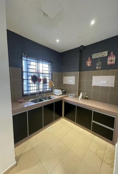 Taman Mutiara Rini untuk Untuk Disewa - RM 3,500 /bulan, Mac 2026 - Kitchen - PropertyGuru.com.my