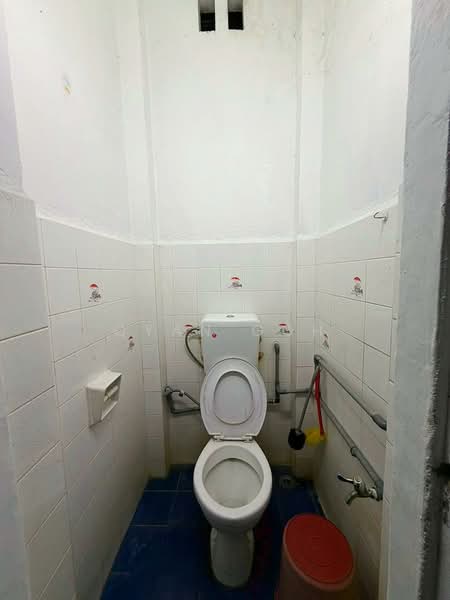 Semi-Detached House for Sale in Taman Free School (Jelutong) - Qyan Goh - Bathroom - PropertyGuru.com.my