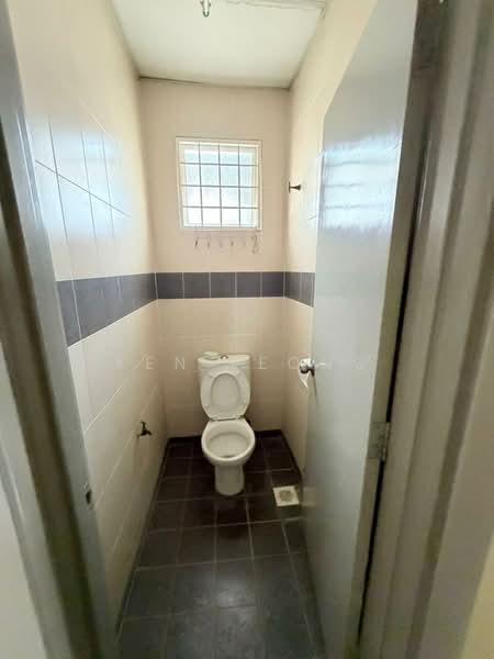 Shop / Office for Rent in Puchong (Selangor) - Ken Leong - Bathroom - PropertyGuru.com.my