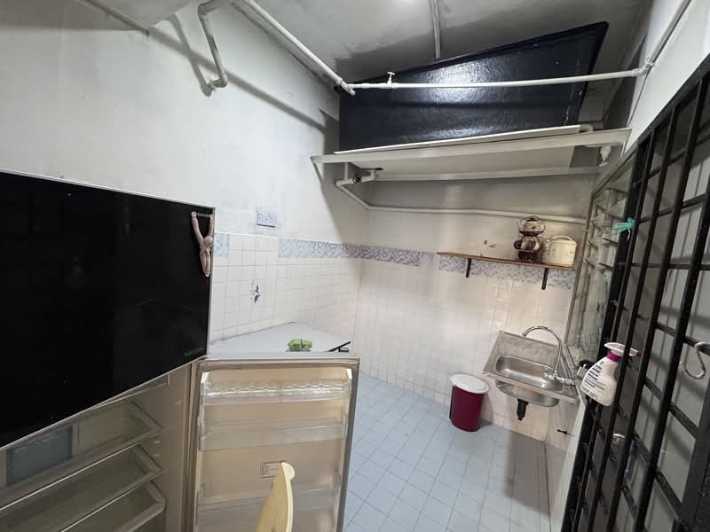 Shop / Office for Sale in Kampung Pandan (Cheras) - Chow . - Kitchen - PropertyGuru.com.my