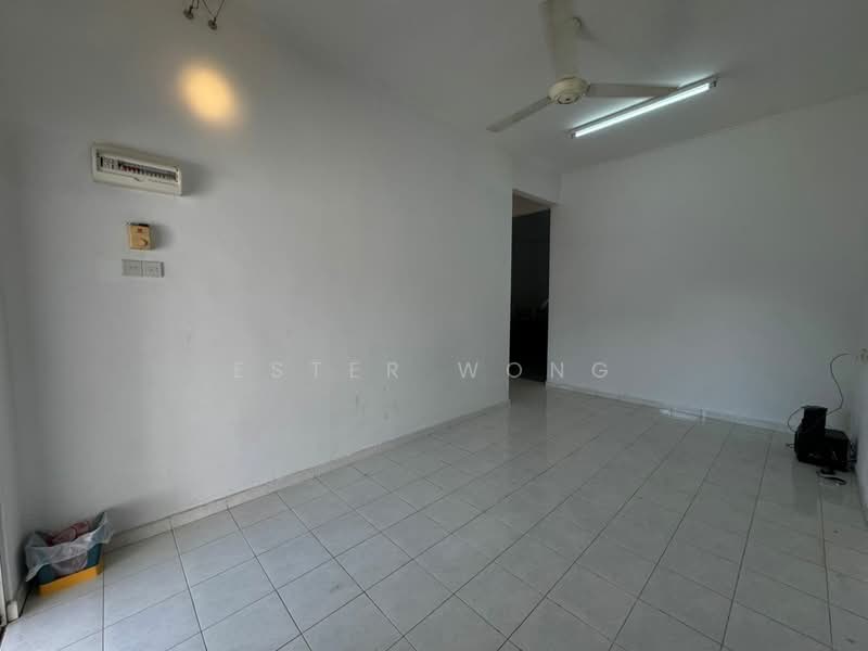 Tmn Flora Heights 1 Storey Terrace House untuk Untuk Dijual - RM 398,000, Mac 2026 - Living Room - PropertyGuru.com.my