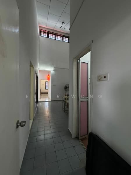 Tmn Flora Heights 1 Storey Terrace House untuk Untuk Dijual - RM 398,000, Mac 2026 - Corridor - PropertyGuru.com.my