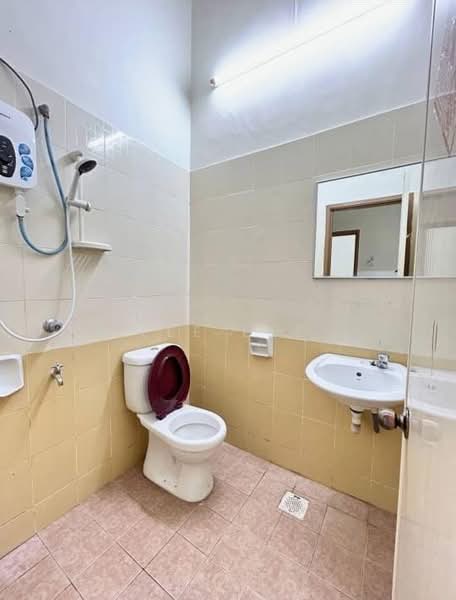 Taman Mutiara Rini untuk Untuk Disewa - RM 1,500 /bulan, Mac 2026 - Bathroom - PropertyGuru.com.my