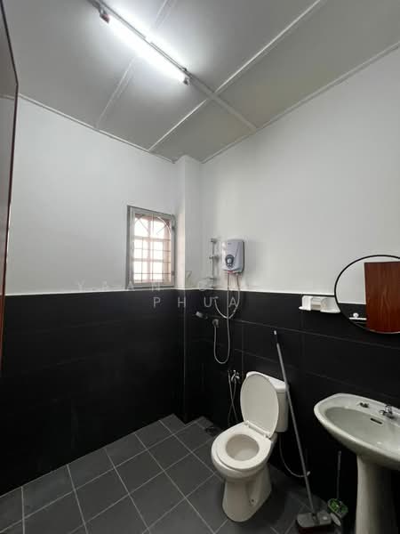 2-storey Terraced House for Rent in Seri Kembangan (Selangor) - Yaan Choon Phua - Bathroom - PropertyGuru.com.my