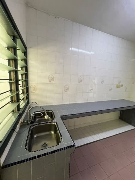 2-storey Terraced House for Rent in Seri Kembangan (Selangor) - Yaan Choon Phua - Kitchen - PropertyGuru.com.my