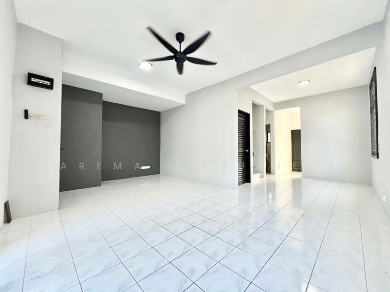 2-storey Terraced House for Sale in Sepang (Selangor) - Zarema Kulbuzheva - Living Room - PropertyGuru.com.my