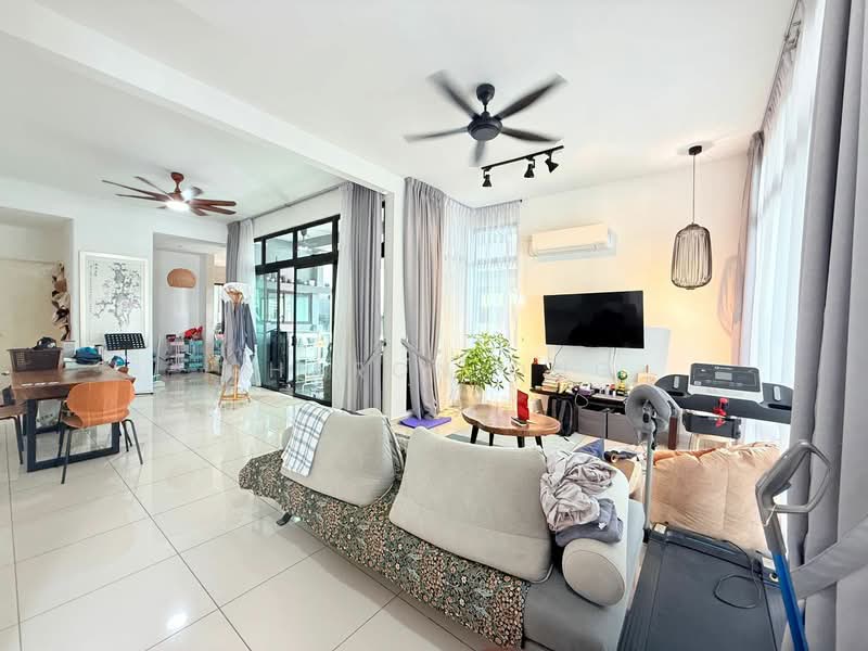 Cluster House for Sale in Taman Mount Austin (Tebrau) - Sharon Ong - Living Room - PropertyGuru.com.my