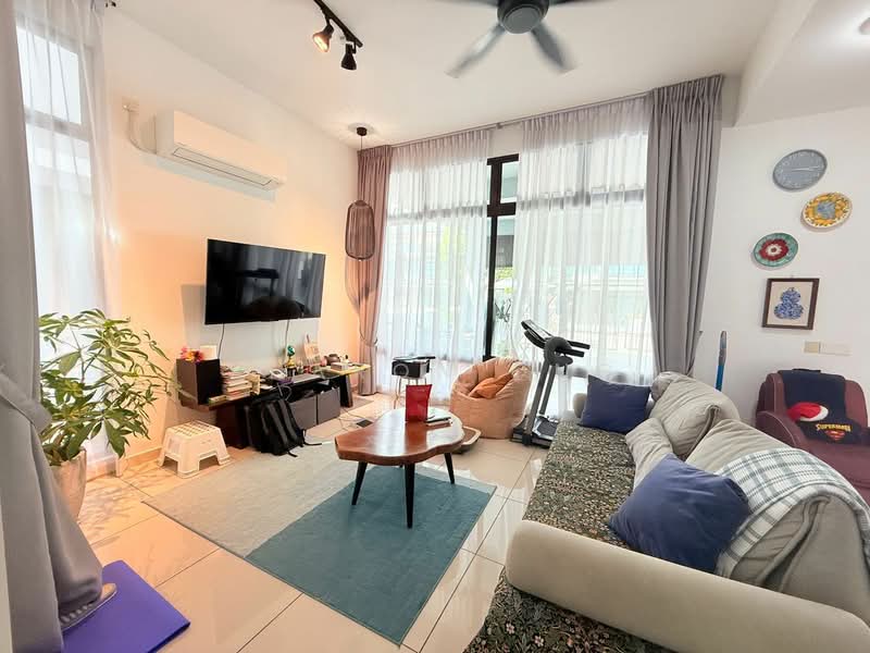 Cluster House for Sale in Taman Mount Austin (Tebrau) - Sharon Ong - Living Room - PropertyGuru.com.my