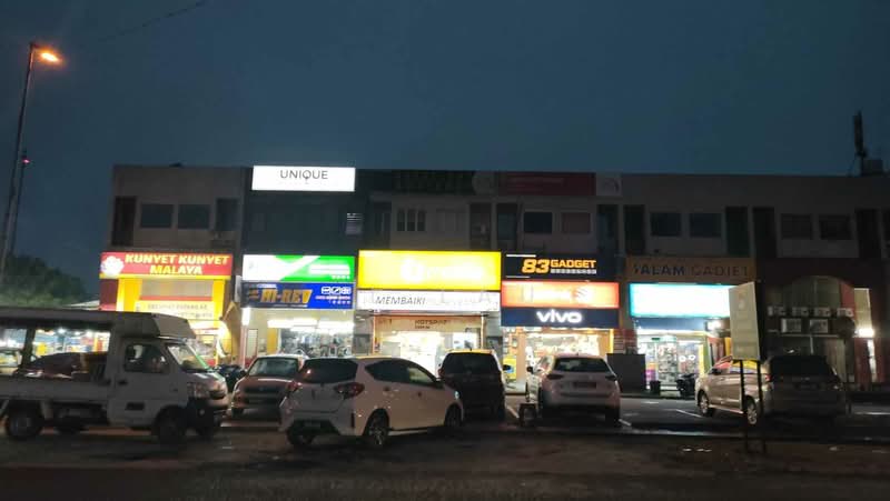 For Rent - Front Portion 1/2 Shop Facing Main Road @ Alpha Arena Putra Perdana