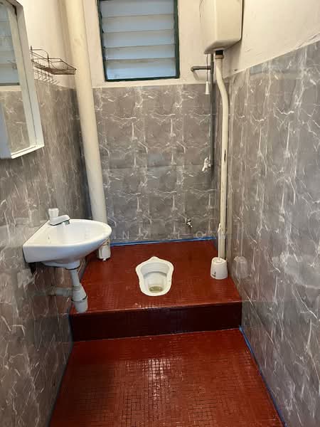 Flat for Rent at Pantai Indah Fasa 1 - Benz Low - Bathroom - PropertyGuru.com.my