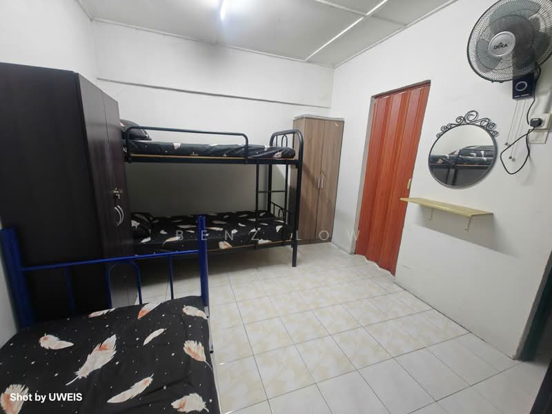 Flat for Rent at Pantai Indah Fasa 1 - Benz Low - Bedroom - PropertyGuru.com.my