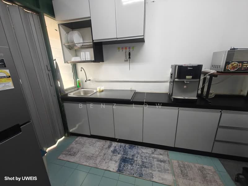 Flat for Rent at Pantai Indah Fasa 1 - Benz Low - Kitchen - PropertyGuru.com.my