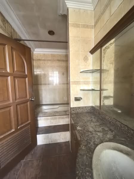 Bungalow House for Sale in Taman Sri Andalas (Klang) - Vivan Tan - Bathroom - PropertyGuru.com.my