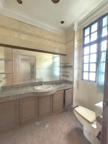 Bungalow House for Sale in Taman Sri Andalas (Klang) - Vivan Tan - Bathroom - PropertyGuru.com.my