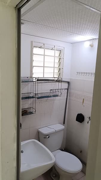 Kondominium untuk Disewa di Midah Ria Condominium - NH Kee - Bathroom - PropertyGuru.com.my