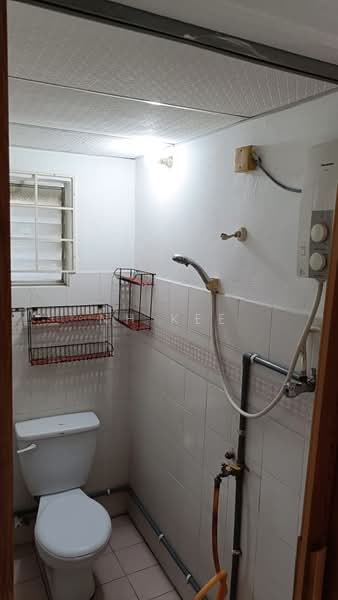 Kondominium untuk Disewa di Midah Ria Condominium - NH Kee - Bathroom - PropertyGuru.com.my