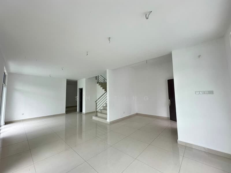 Cluster House for Sale in Taman Bestari Indah (Ulu Tiram) - Shi Ting - Living Room - PropertyGuru.com.my