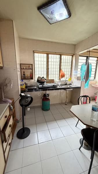 Flat for Sale at Flat Taman Ungku Tun Aminah - Pauline Goh - Kitchen - PropertyGuru.com.my