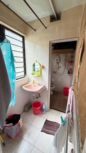Flat for Sale at Flat Taman Ungku Tun Aminah - Pauline Goh - Bathroom - PropertyGuru.com.my