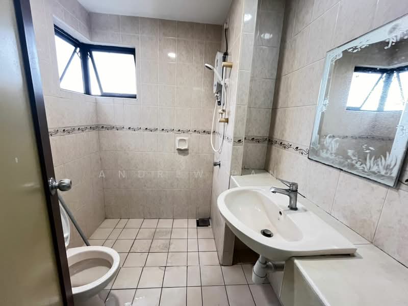 Condominium for Rent at Pelangi Utama - Andrew Pang - Bathroom - PropertyGuru.com.my