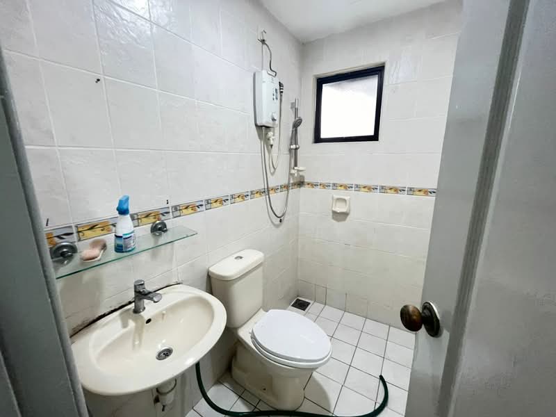 Condominium for Rent at Pelangi Utama - Andrew Pang - Bathroom - PropertyGuru.com.my