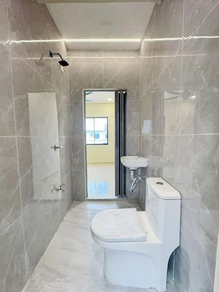 Taman Puteri Wangsa untuk Untuk Dijual - RM 368,000, Mac 2026 - Bathroom - PropertyGuru.com.my