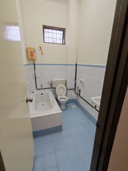 Semi-Detached House for Rent in Batu Ferringhi (Penang) - CK Goh - Bathroom - PropertyGuru.com.my