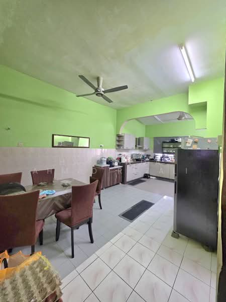 2-storey Terraced House for Sale in Balakong (Selangor) - Haslinda Ahmad Razali - Kitchen - PropertyGuru.com.my