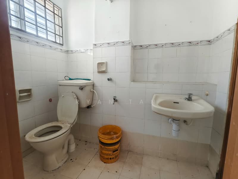 Taman Pasir Putih: Plot 9 (Phase A) untuk Untuk Dijual - RM 430,000, Mac 2026 - Bathroom - PropertyGuru.com.my