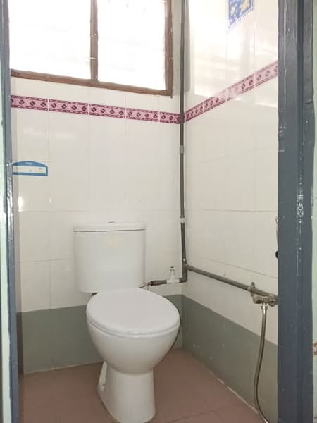 Shop / Office for Rent in Taman Raja Ekram (Ipoh) - Kelly Tan - Bathroom - PropertyGuru.com.my