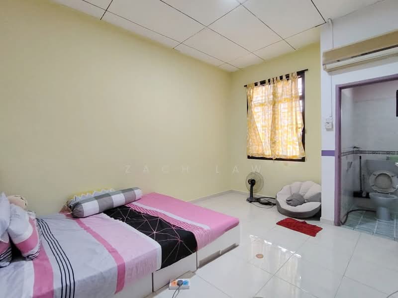 2-storey Terraced House for Sale in Taman Desa Tebrau (Tebrau) - Zach Law - Bedroom - PropertyGuru.com.my