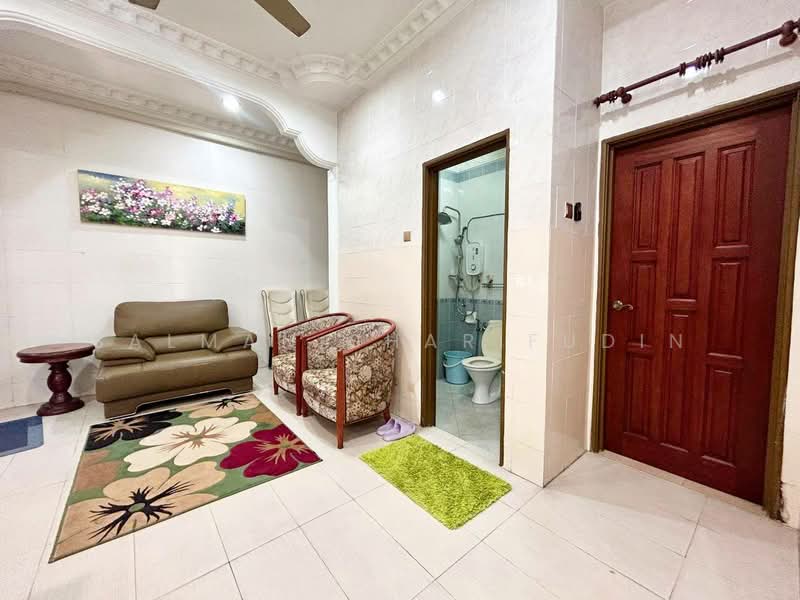 Cluster House for Sale in Shah Alam (Selangor) - Salman Sharifudin - Living Room - PropertyGuru.com.my