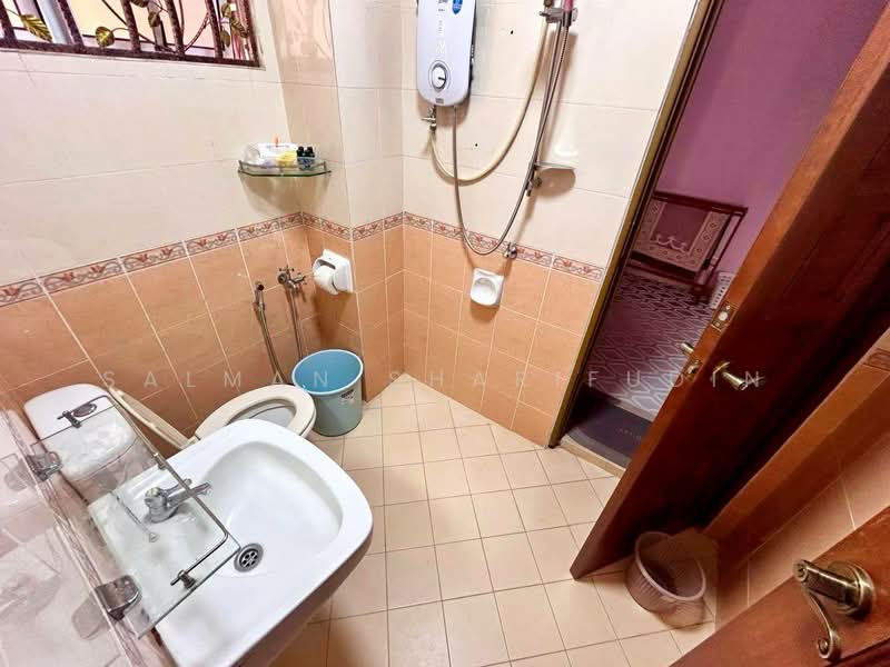 Cluster House for Sale in Shah Alam (Selangor) - Salman Sharifudin - Bathroom - PropertyGuru.com.my