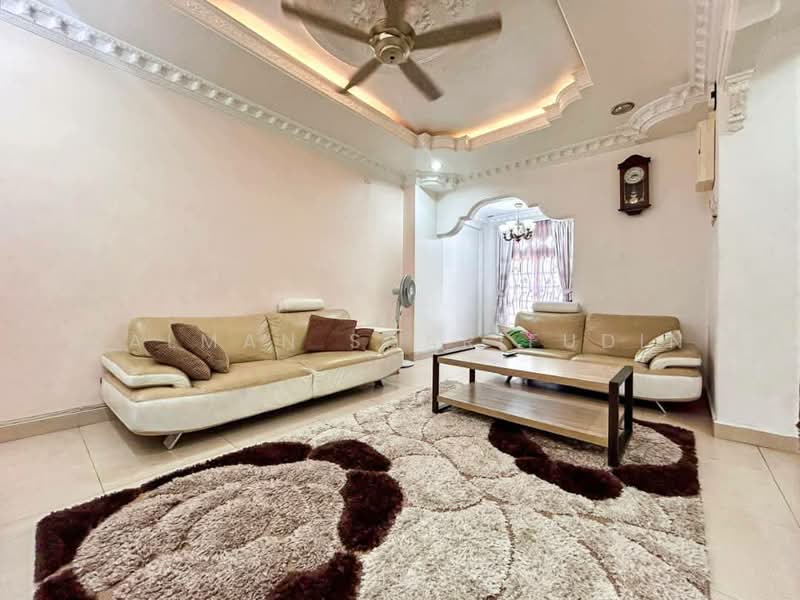 Cluster House for Sale in Shah Alam (Selangor) - Salman Sharifudin - Living Room - PropertyGuru.com.my