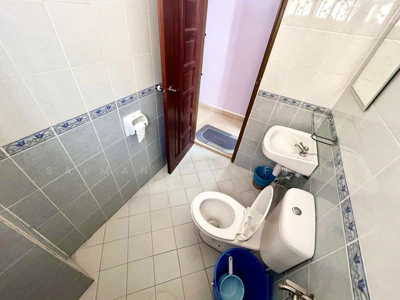 Cluster House for Sale in Shah Alam (Selangor) - Salman Sharifudin - Bathroom - PropertyGuru.com.my