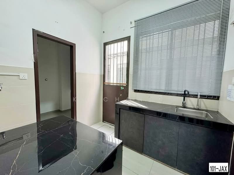 3-storey Terraced House for Sale in Setia Utama (Setia Alam) - KH Chong - Kitchen - PropertyGuru.com.my