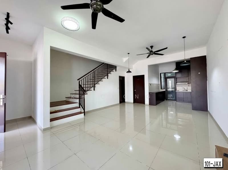 3-storey Terraced House for Sale in Setia Utama (Setia Alam) - KH Chong - Living Room - PropertyGuru.com.my